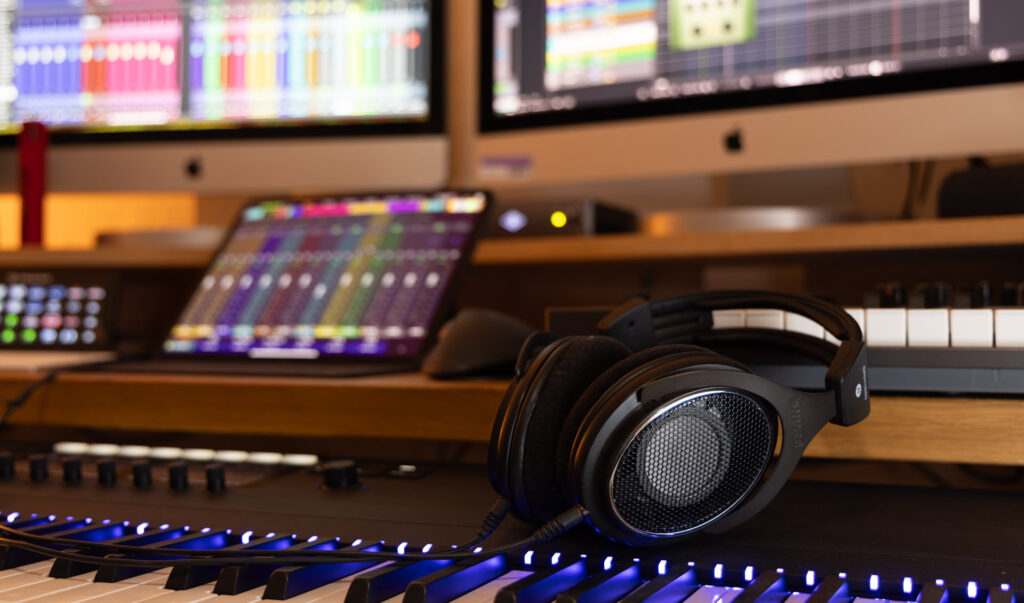 Music Productions, Wichita, Music,Mixing, Mastering, Composing, Arranging, Song, Trailer, Quality, Professional, Orange Sun Studio, Pascal van Teeffelen, Recording,