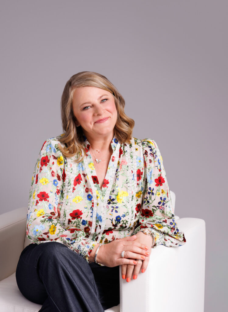 The 40 over 40 Project; Beauty; Empowering; women; Wichita; ICT; Kansas; KS; Photography; Photographer; Orange Sun Studio; Yvette van Teeffelen; Empowered; Women supporting women; Strong; Branding; Headshot; Theresa Curtis