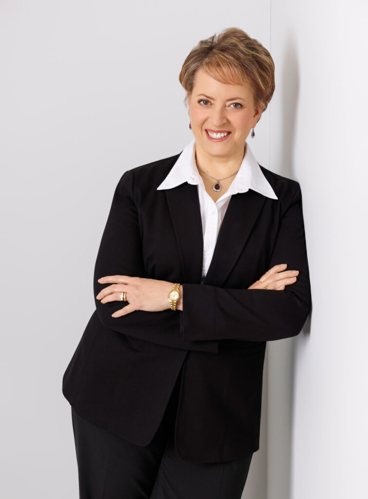 The 40 over 40 Project; Beauty; Empowering; women; Wichita; ICT; Kansas; KS; Photography; Photographer; Orange Sun Studio; Yvette van Teeffelen; Empowered; Women supporting women; Strong; Branding; Headshot; Joyce McEwen Crane