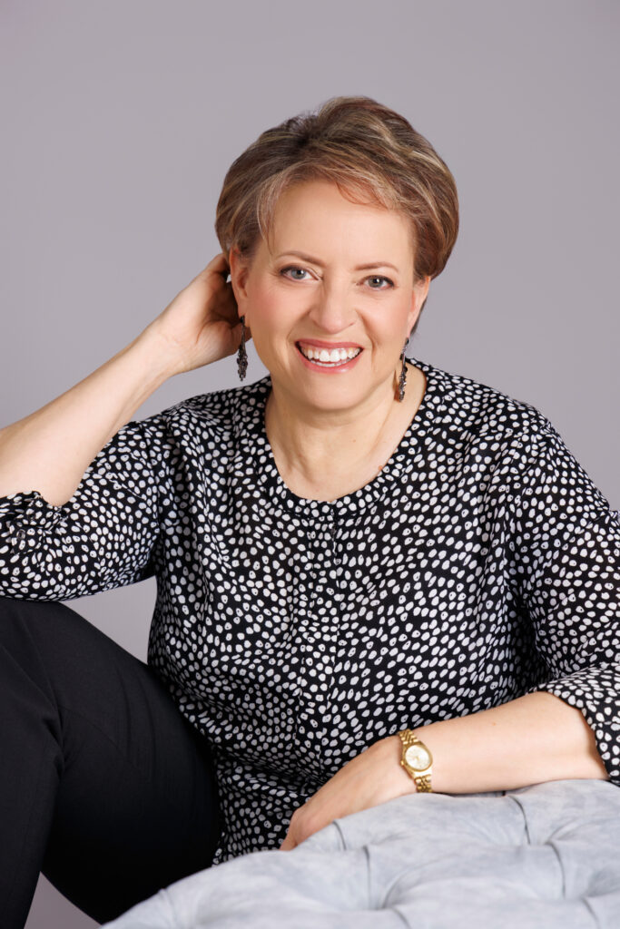 The 40 over 40 Project; Beauty; Empowering; women; Wichita; ICT; Kansas; KS; Photography; Photographer; Orange Sun Studio; Yvette van Teeffelen; Empowered; Women supporting women; Strong; Branding; Headshot; Joyce McEwen Crane